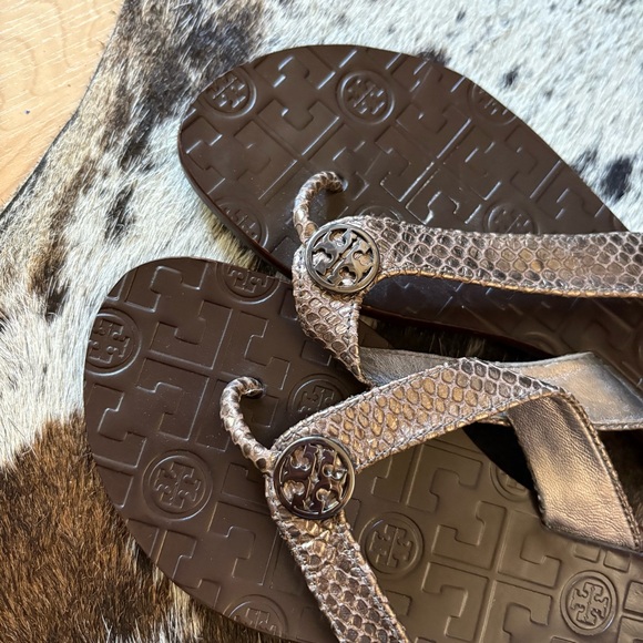 TORY BURCH Thora Thong Snake Print Sandals Women Size 7 - Picture 3 of 8